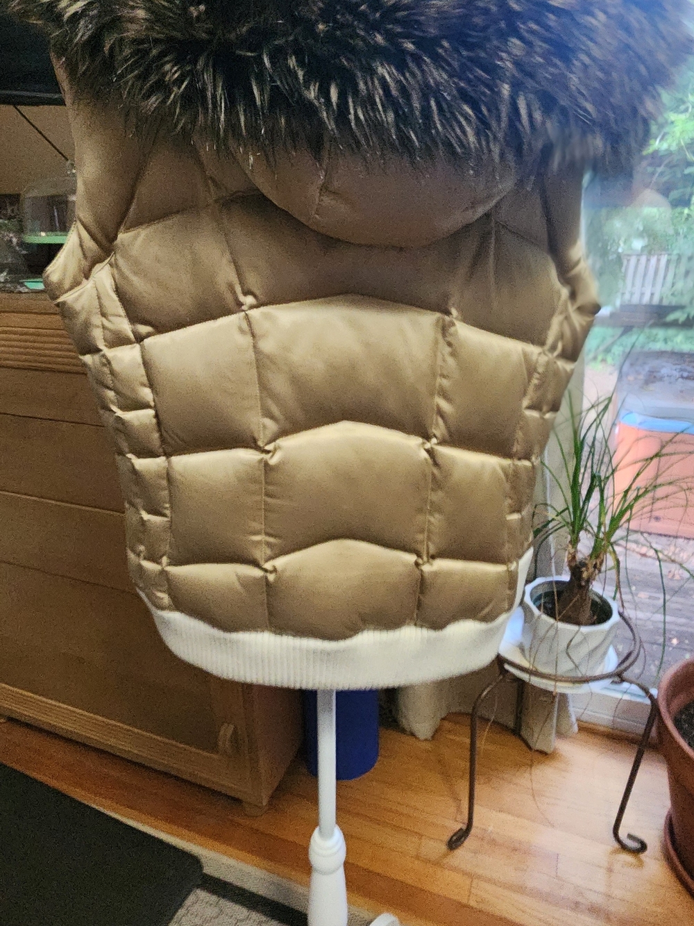 The North Face Women's Tan Quilted Puffer Vest with Faux Fur Hood - Picture 3 of 4